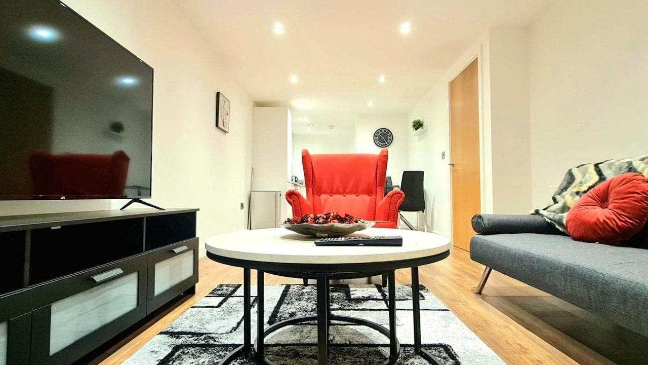 1-Bedroom Aprt in Salford- FreeParking- Sleeps3 | Manchester, United Kingdom | Hotel Review 🏨