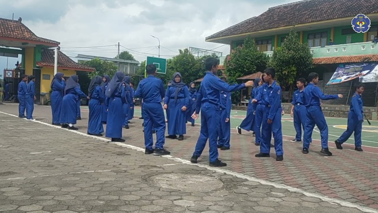 Gladi bersih tari.Badui kelas 7C SMP Negeri 1 Minggir