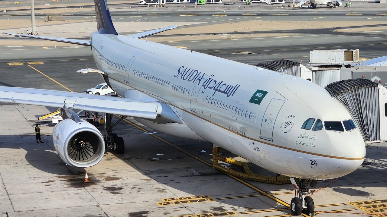 🇸🇦🇵🇰 SAUDIA BUSINESS CLASS| Saudia TRIP REPORT | JEDDAH TO KARACHI | SV700 | A330-300 | HZ-AQ26