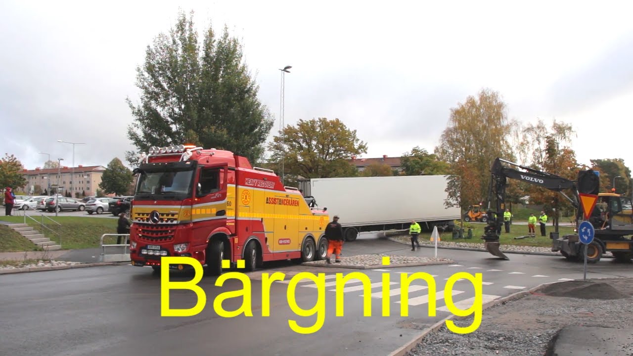 2020-10-16 BÄRGNING AV LASTBILSSLÄP - Korsningen Nynäsvägen/Örnens väg