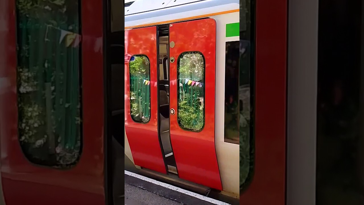Doors closing of a Greater Anglia class 755 at Trimley station 27/5/23 #greateranglia #train #doors