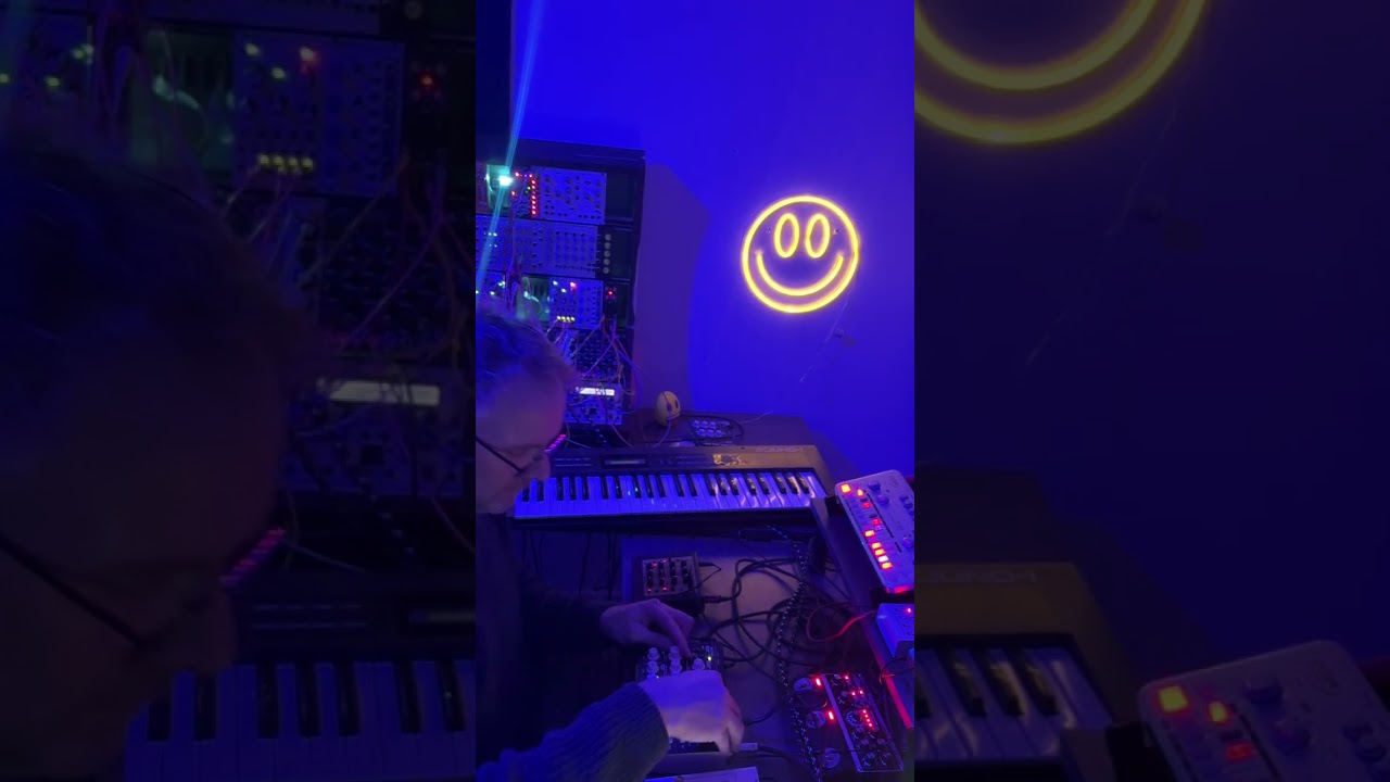 Chillout jam with the vermona lancet, mfb nanozwerg, tt303 and eurorack