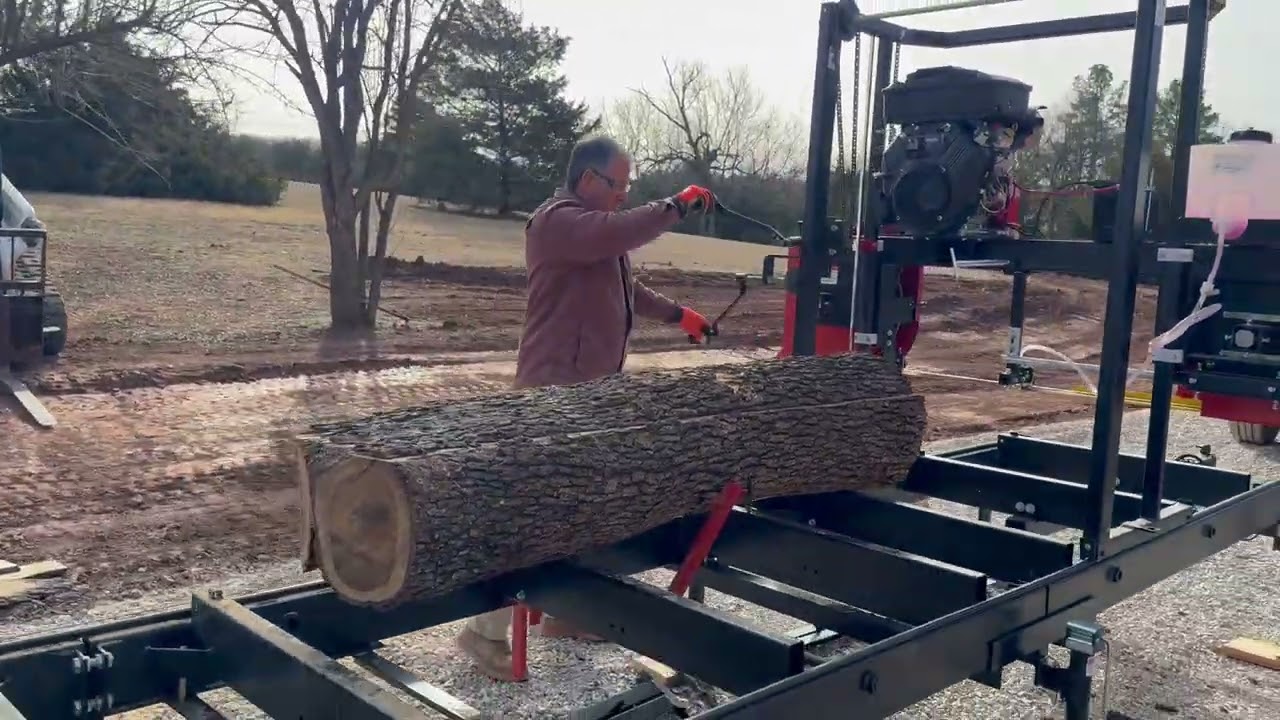 TimberKing 1220 TWCRZ Manuel Sawmill First Cuts - (Wrong Setup)…