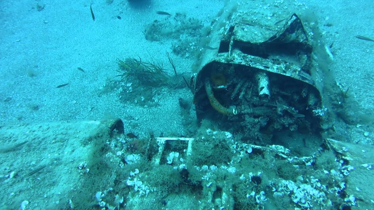 Tauchen am Wrack einer Messerschmitt Bf109 vor Kreta / Messerschmitt Bf 109 airplane wreck diving