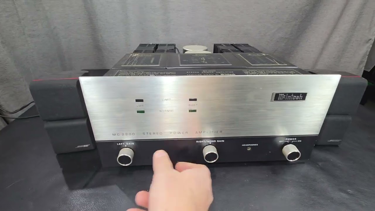 Mcintosh mc2200 amplifier