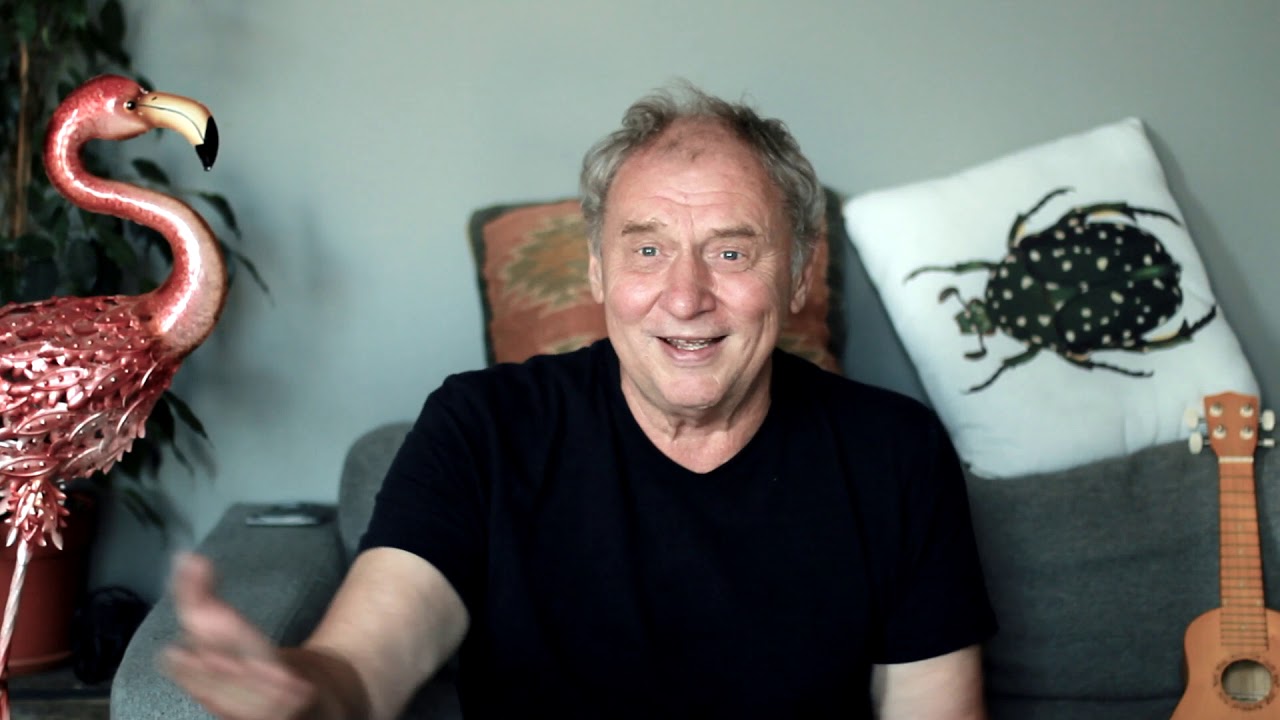 Andrzej Grabowski czyta komentarze do teledysku POLACY NIC SIĘ NIE STAŁO