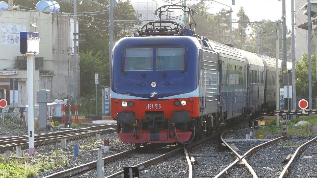 Arrivo e partenza del Sicilia Express nella stazione Bagheria 