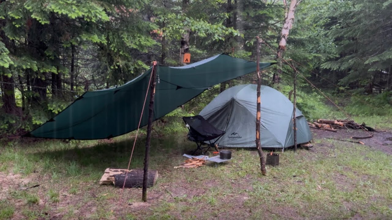 RAIN STORM - OVERNIGHT CAMPING ADVENTURE WITH FIRE ,BUGERS UNDER A TARP ⛈️