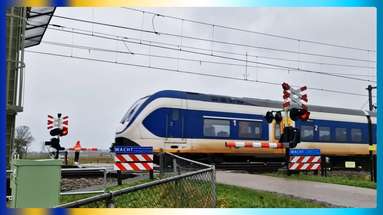 Spoorwegovergang Haren (Noorderzanddijk) // Dutch Railroad Crossing