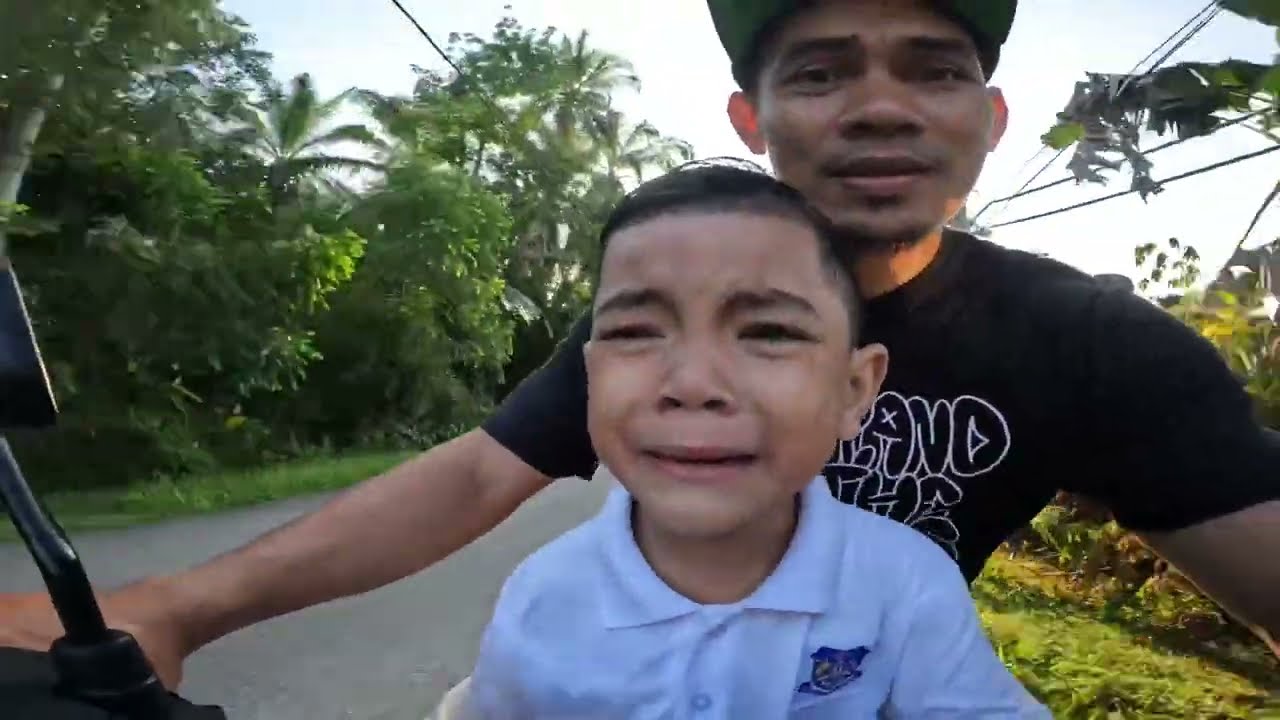 Lawak la Cemboy ni, menangis rindu hand phone time nak ke sekolah 🤣🤣🤣
