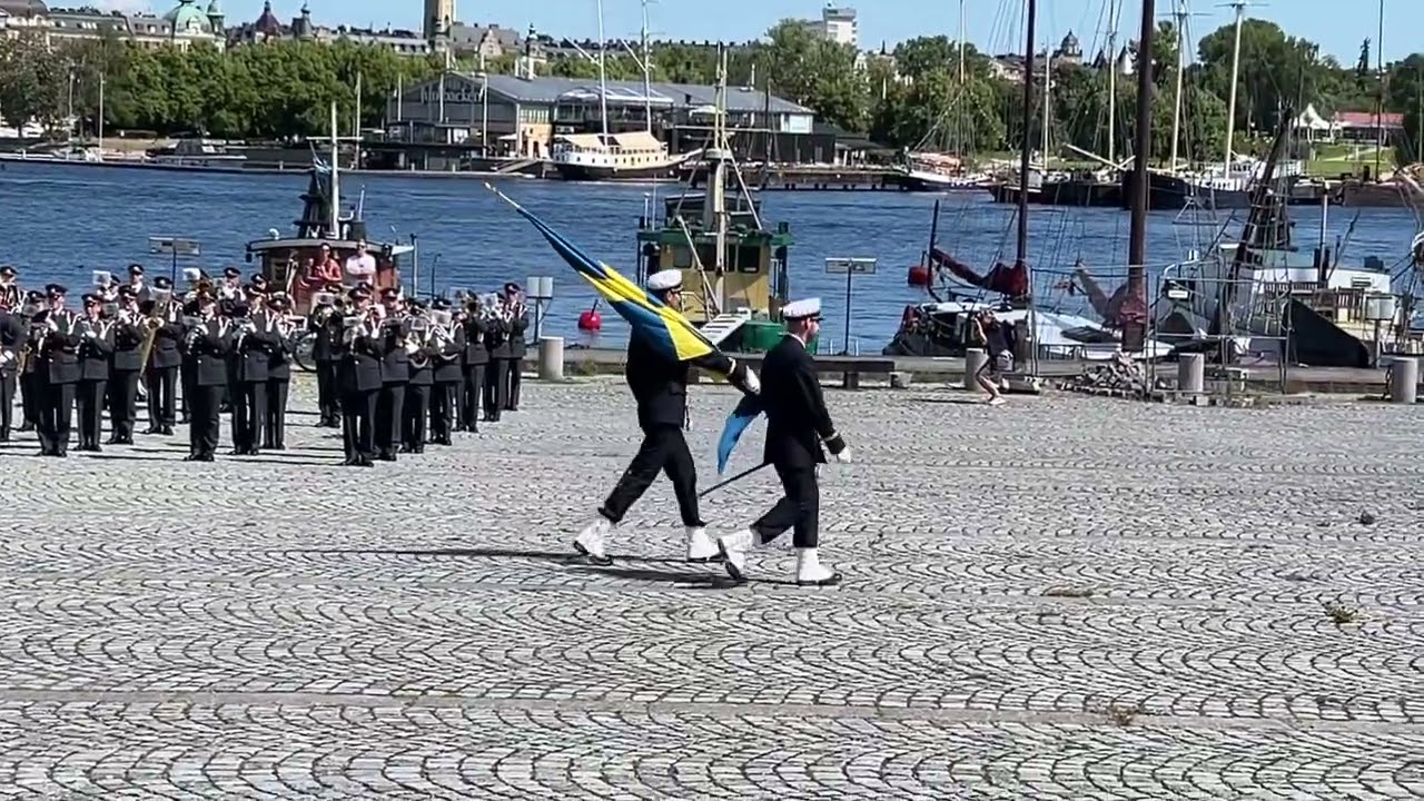 Hemvarnets Musikkår Bohusdal, Changing the Guard Stockholm Sweden «Det var Bohus Bataljon»