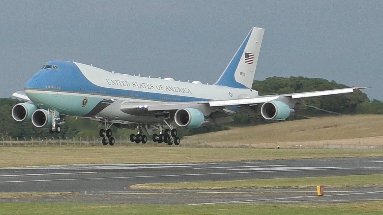 AIR FORCE ONE Landing at Prestwick Airport July 2018 | USAF Boeing VC25A | President Trump UK Visit