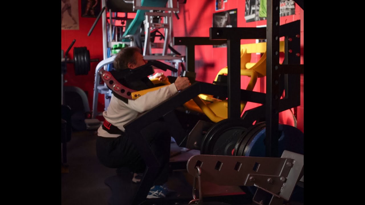 Michael Gundill s'affère au Power Squat