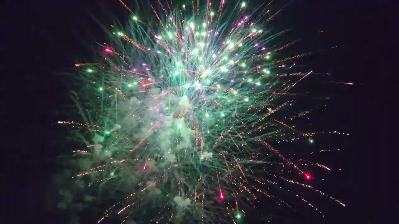 Backyard Firework Show 4th of July 2023 Celebration with over 800 Canister Shells and over 100 Cakes