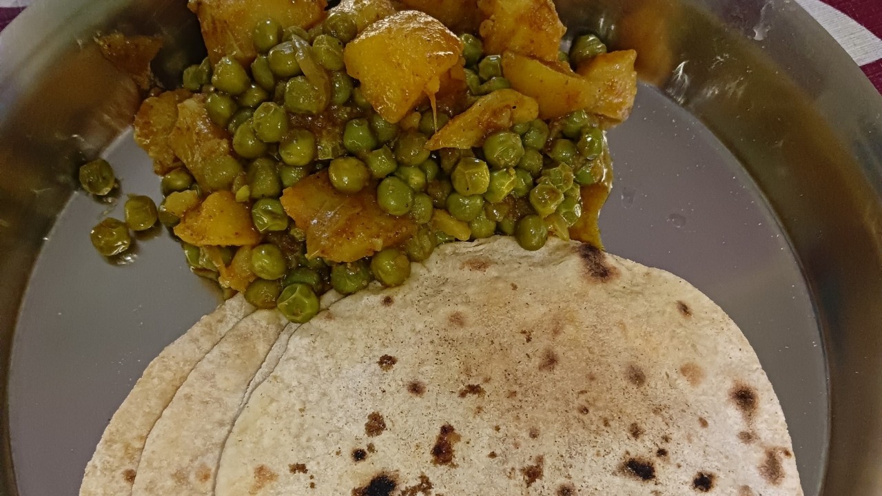 Roti ebong Motorshuti alu er torkari 🤤