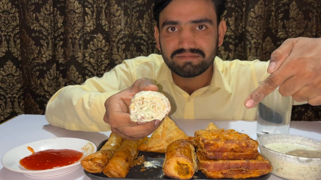 Chicken sandwich | samosa | spring roll | with petis ketchup homemade green chatni 