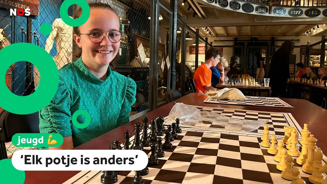 Schaaktalent Fleur speelt tegen 10 (!) tegenstanders tegelijk