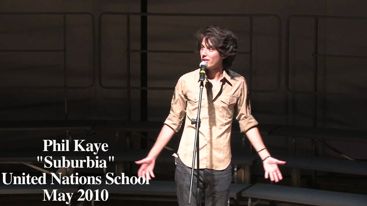 Фил Кэй исполняет «Suburbia»
