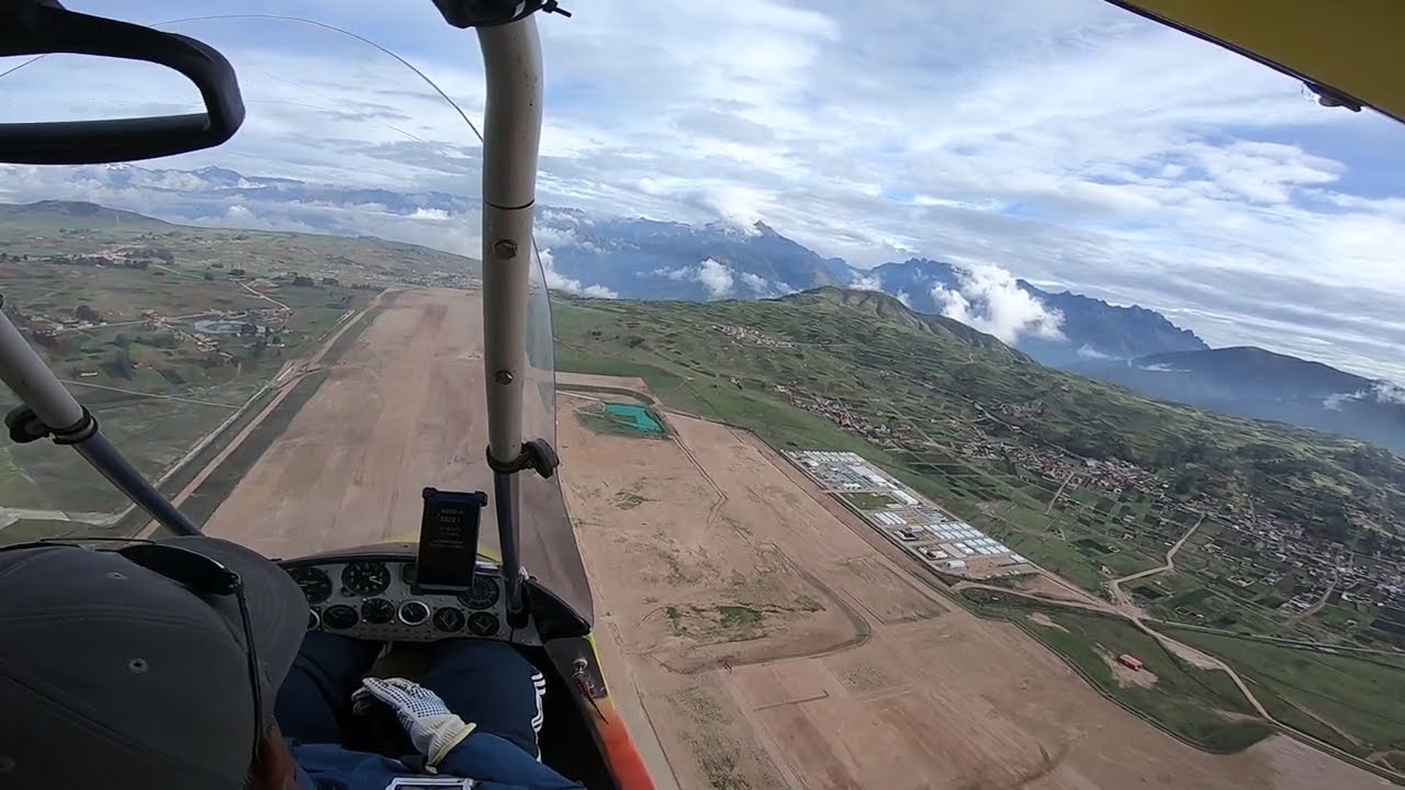 Aeropuerto internacional de Chinchero Cusco avances al 1 de Enero 2025 avión Beaver RX 550 ultraligh