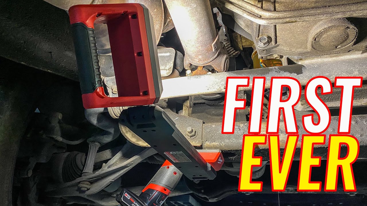 FIRST TOUCH - Milwaukee 2126 M12 UnderBody Light Review [1200 LUMENS]