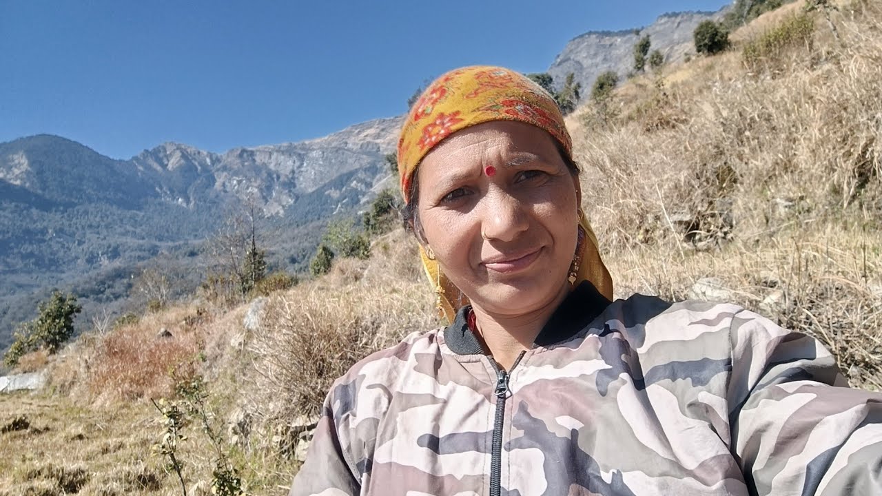 दगडियो घास काटने से हमारी व्यापार चलता है, हम अपने कामों पर  बहुत ज्यादा मेहनत करते हैं🙏👍