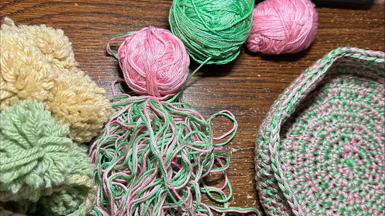 Crocheting a hat 🧶🩷💚 (this stream will be on mute)