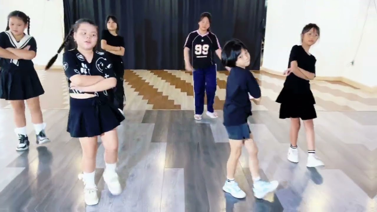 Lớp nhảy dành cho bé Kids Dance tại TPHCM [YOUNG GODS]