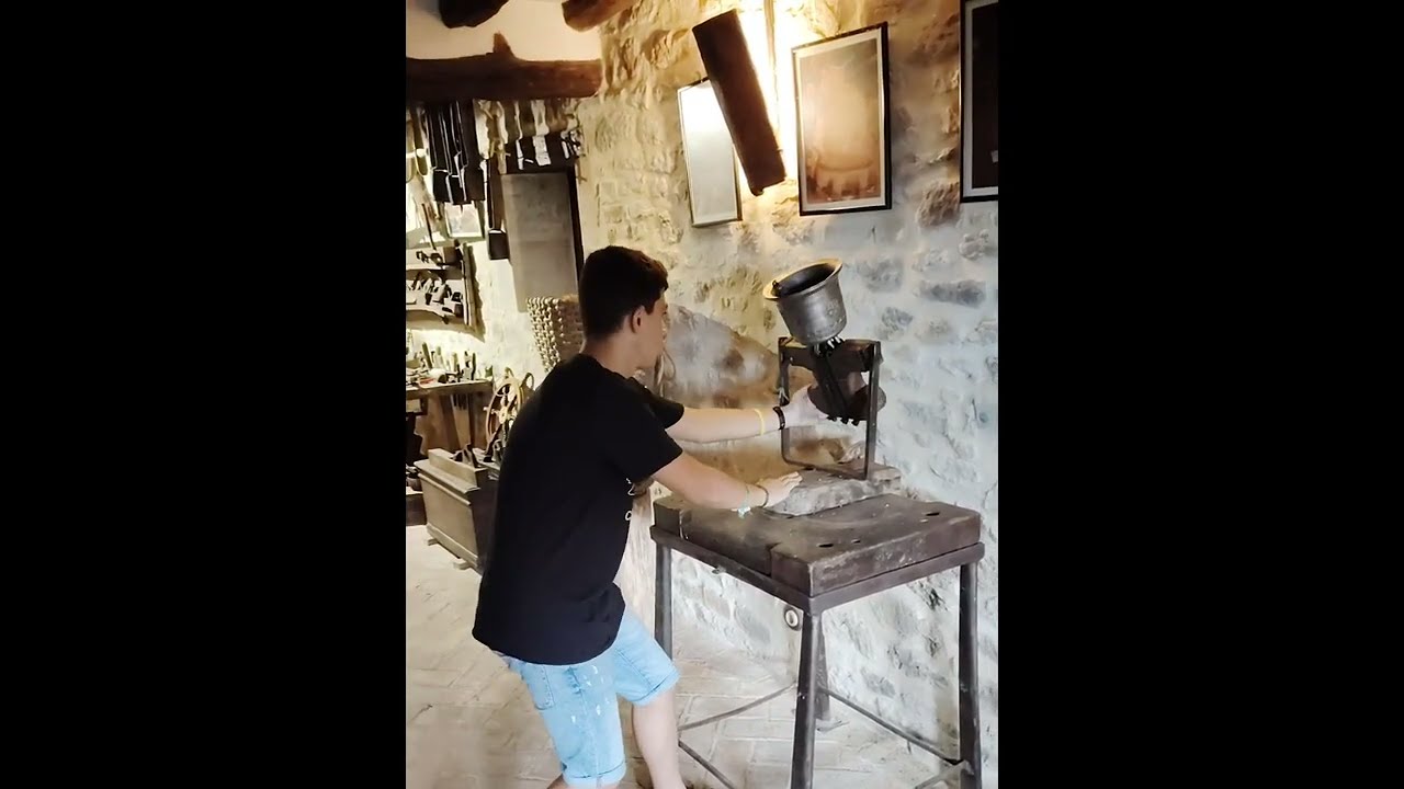 las campanas en la casa de Abel Portilla en San Bartolomé de Meruelo en Vierna (Cantabria)