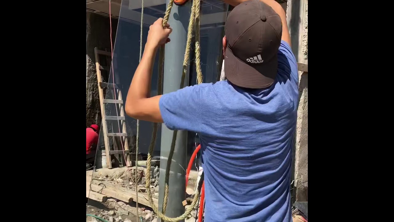 Maniobra para subir cristales altas alturas.