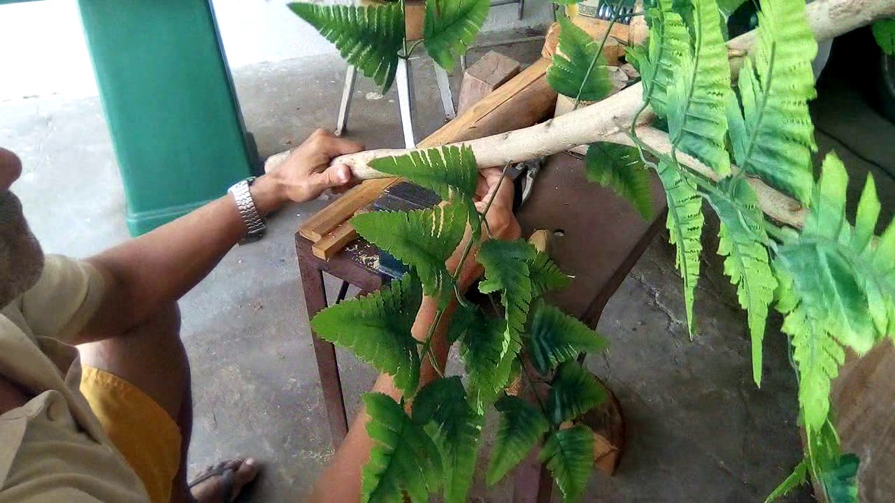 Arranjo de Planta Artificial com Materiais Recicláveis