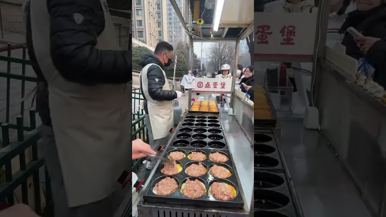 陕西夜市蛋堡出摊啦！夫妻手作鸡蛋汉堡，一口爆浆，香迷糊啦！#当地特色美食