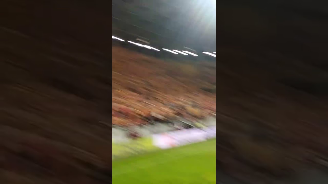 Kibice Jagiellonii dziękują dla trenera Adriana Siemieńca po meczu z Realem  Betis
