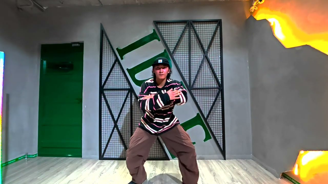 A relaxing and joyful dance, VR1803D,8K 30FPS,filmed with SLAM XCAM.