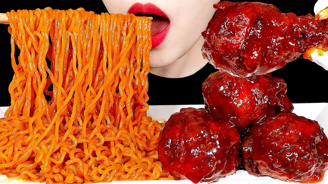 ASMR SPICY FIRE NOODLES FRIED CHICKEN 직접 만든 양념치킨 불닭볶음면 먹방 COOKING EATING SOUNDS MUKBANG 咀嚼音チキン