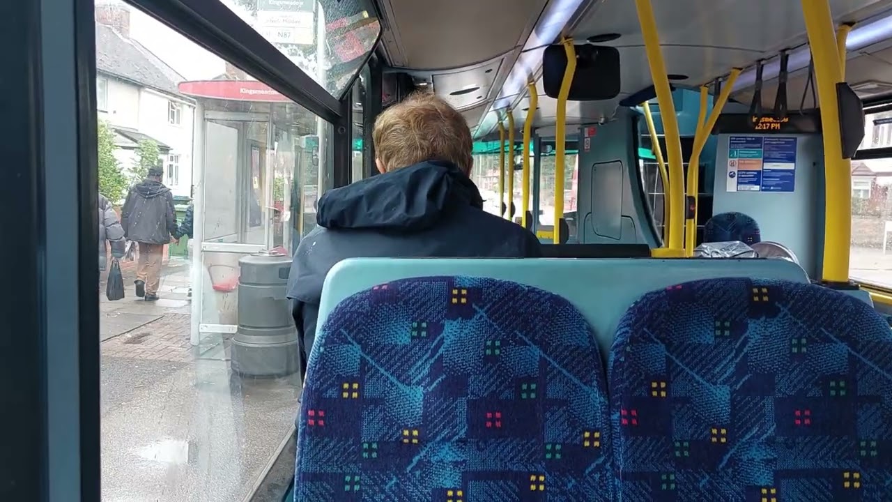 Journey on the route 131 (WHV29 LJ61NVR) Wright Gemini 2 Volvo B5LH 10.4m London General.