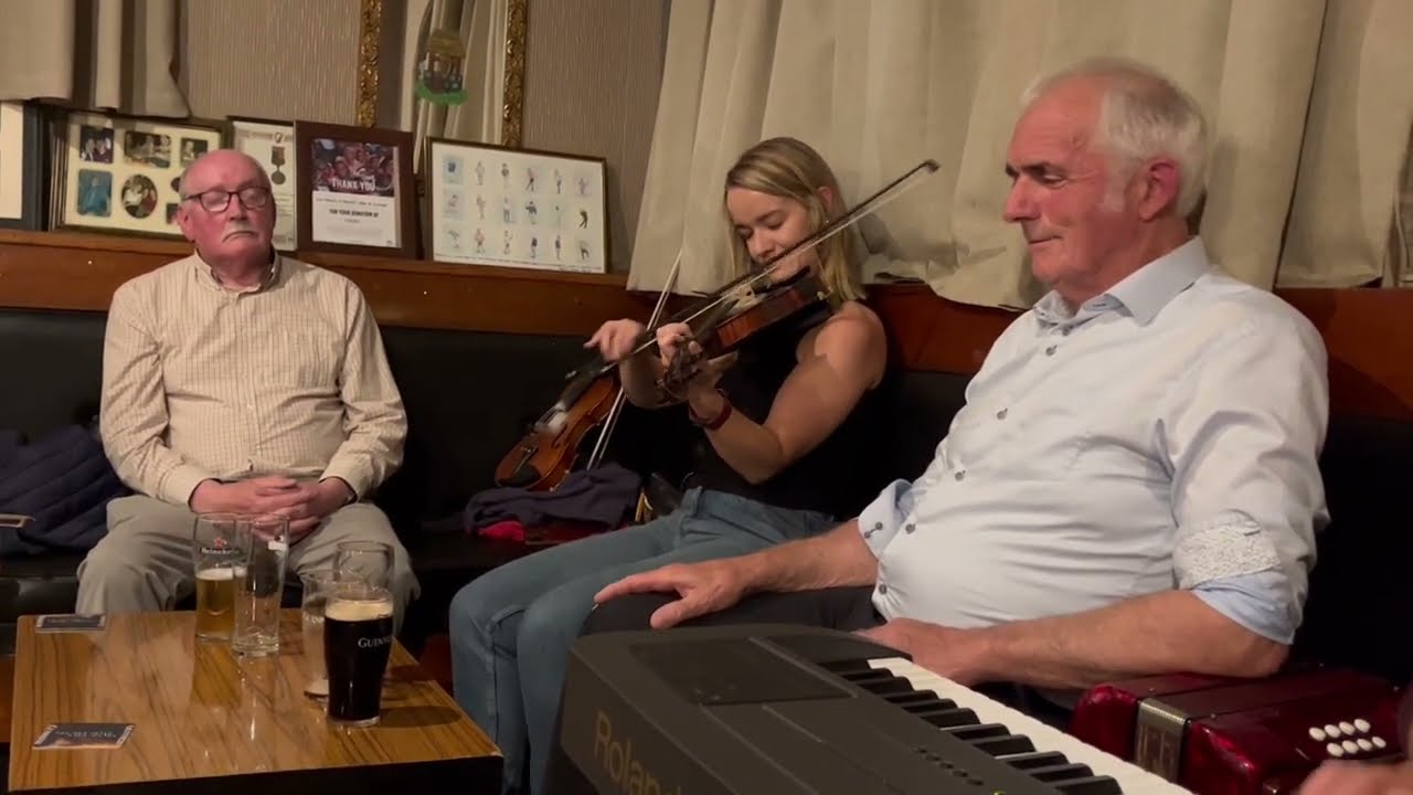 Tara Breen. Shortt's Bar Feakle, Tradfest, Aug 7th, 2023. Video by Mark Priestly.