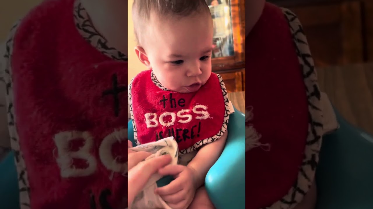 I can’t really video an feed her that good at the same time so excuse my mess 🤣 #babyeating #yummy 