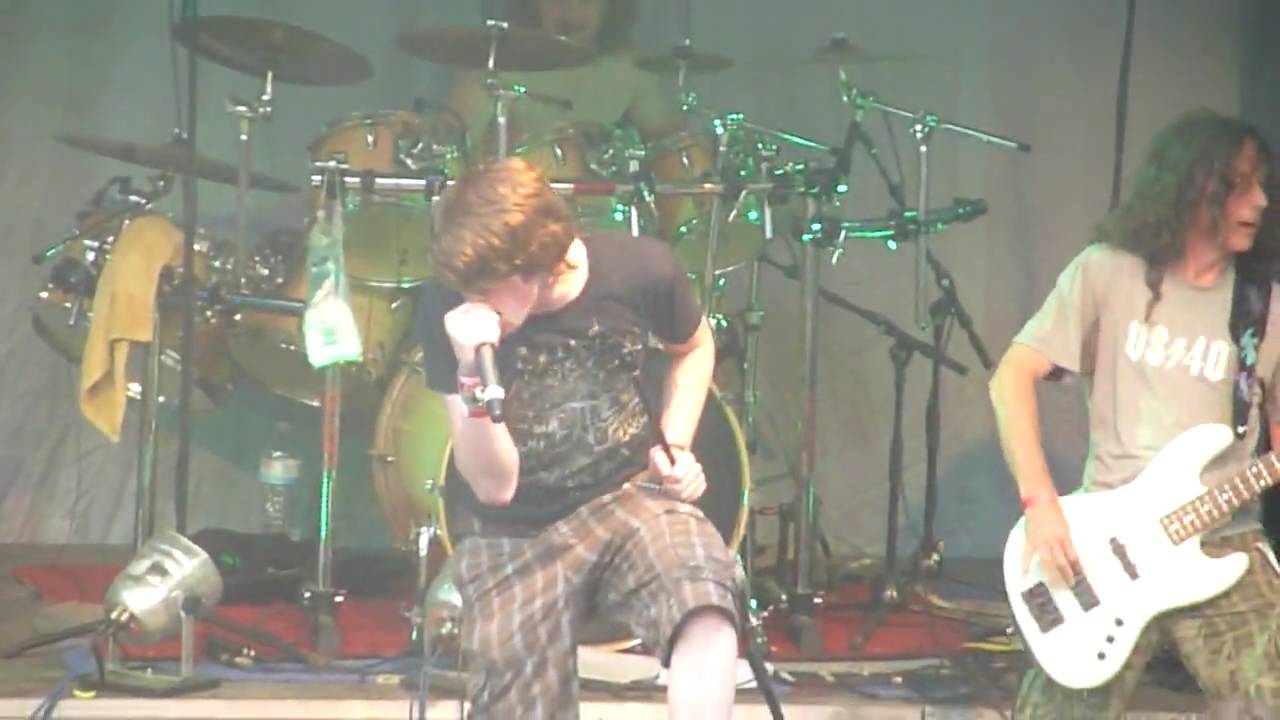 Bloodspot - Consumed By Hatred (Live/Kalkwerkfestival'10)