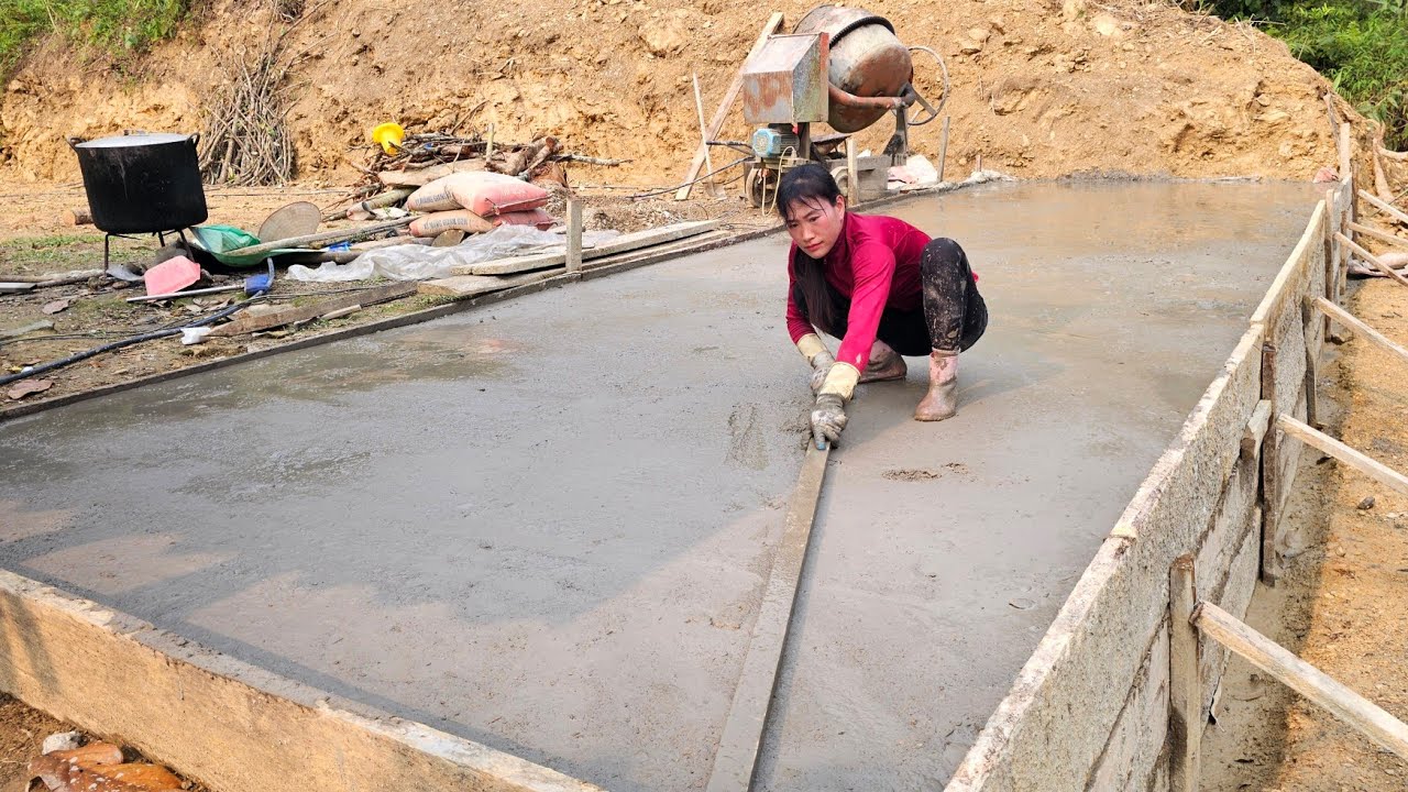 The girl finished the pigsty floor with sand and cement - Ban Thi Diet