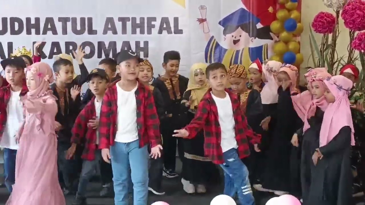 PENTAS SENI - LAGU PILEULEUYAN