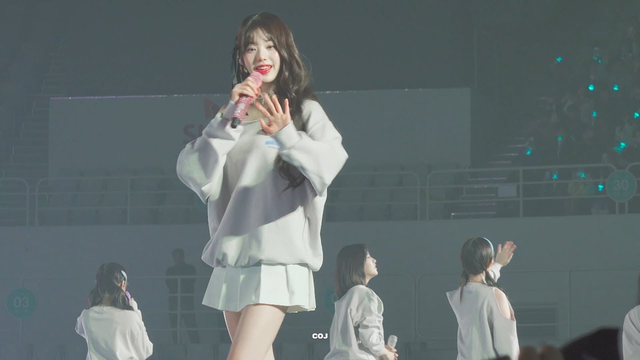 IVE 'Shine With Me' + 엔딩 및 퇴장 #안유진 위주 직캠 - MAGAZINE IVE day1