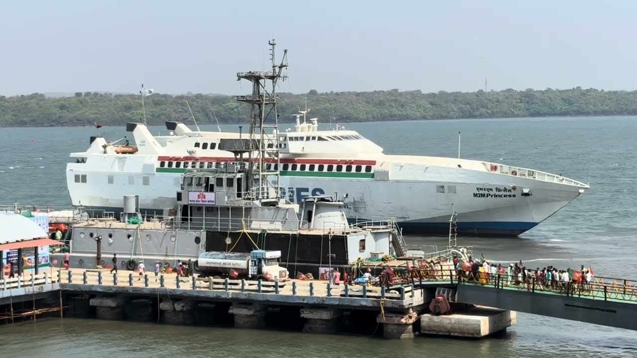 M2M Ferry RORO विजयदुर्गमधून मुंबईसाठी रवाना #konkanroro