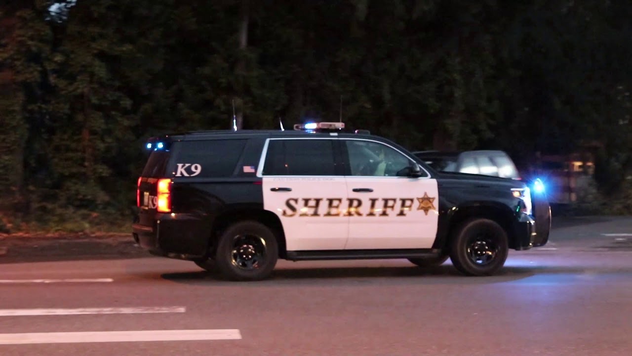 3 Snohomish County Sheriff's Office Units Responding Code 3 to a Call
