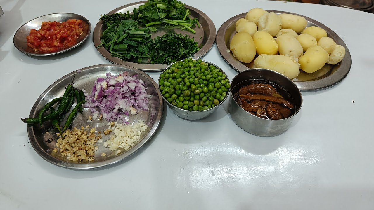 hello doston Aaj Live 🔴 mein banaenge katori chat, Bundi wale laddu, moong dal denge bada,||