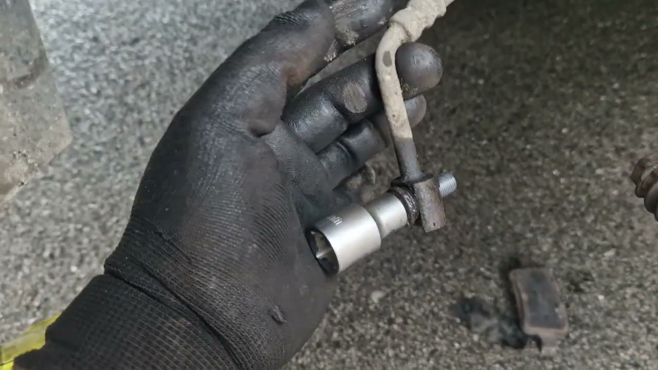 How to change Brake caliper Vauxhall Astra 2016
