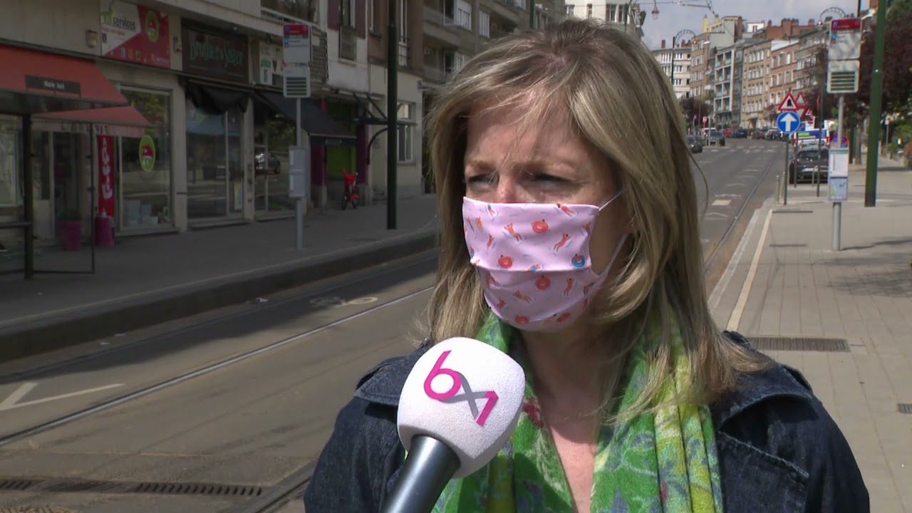 La police utilise des autopompes et du gaz lacrymogène dans les rues d'Ixelles