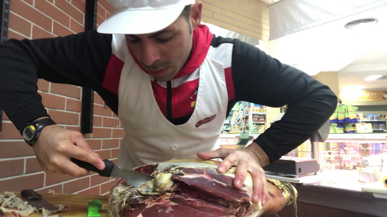 Come disossare il prosciutto crudo