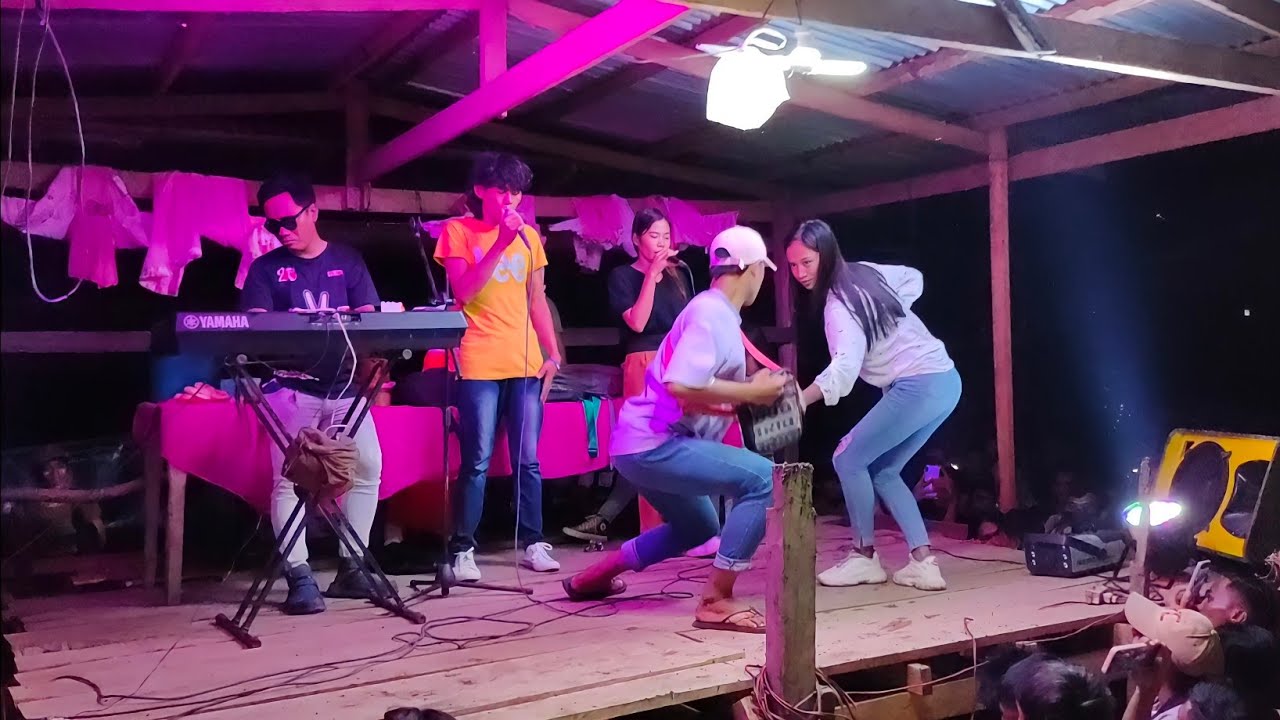 napaatras tuloy si miss PITIK sa sayaw ni kuya | pakiring | hanep!!!