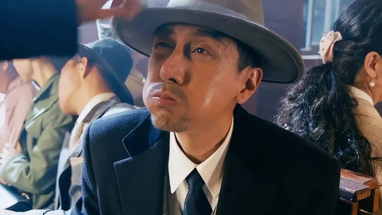 明明被通緝，他卻在火車站放火引鬼子來！這壯舉驚動了全城！ #电影 #电影解说 #谍战 #剧情片 #好剧推荐
