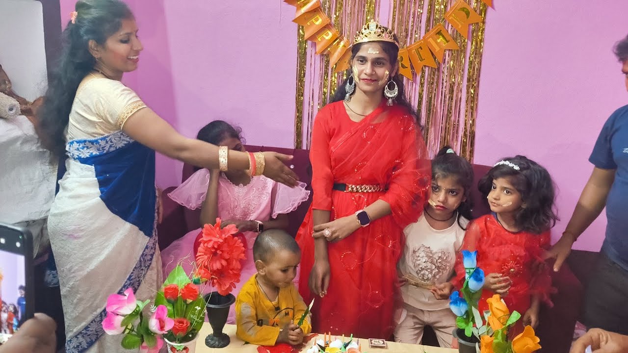 आज हमारी बड़ी बेटी का जन्मदिन  पर केक काटते हुए वीडियो ब्लॉक🙏
